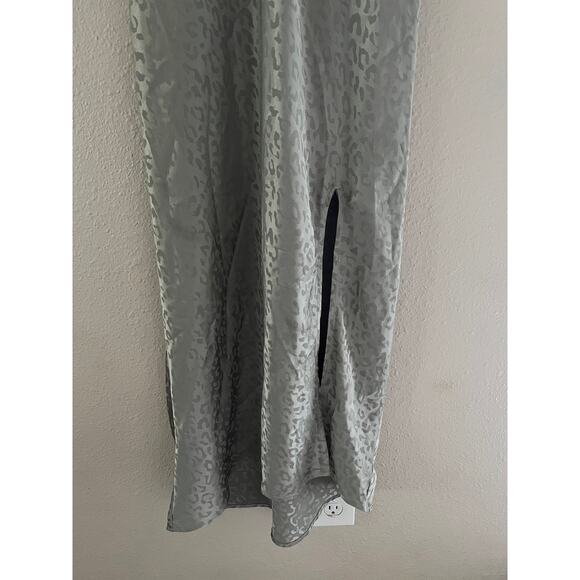 Show me your Mumu Zio Dress sage cheetah midi dress - Picture 8 of 8